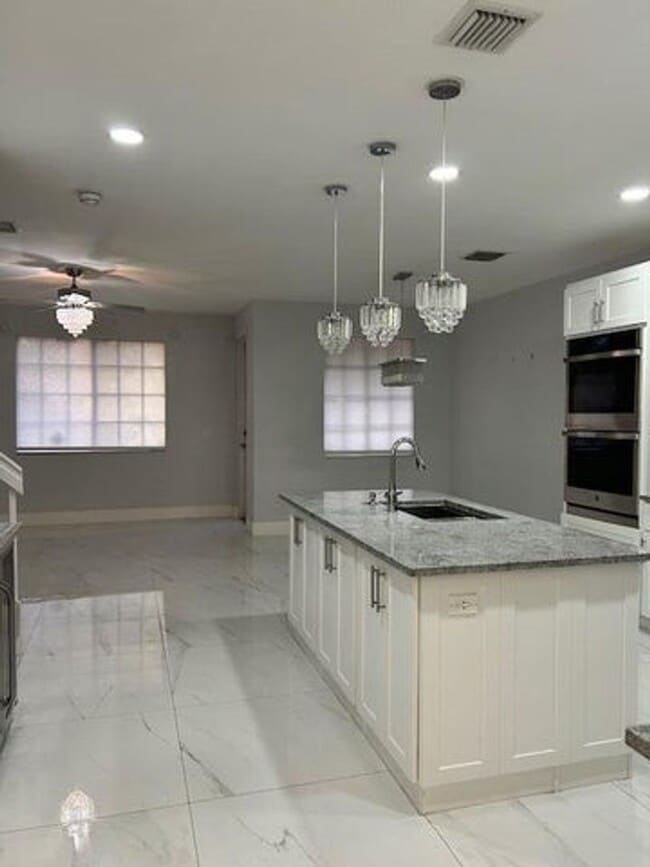 Building Photo - 1305 Lucaya Dr