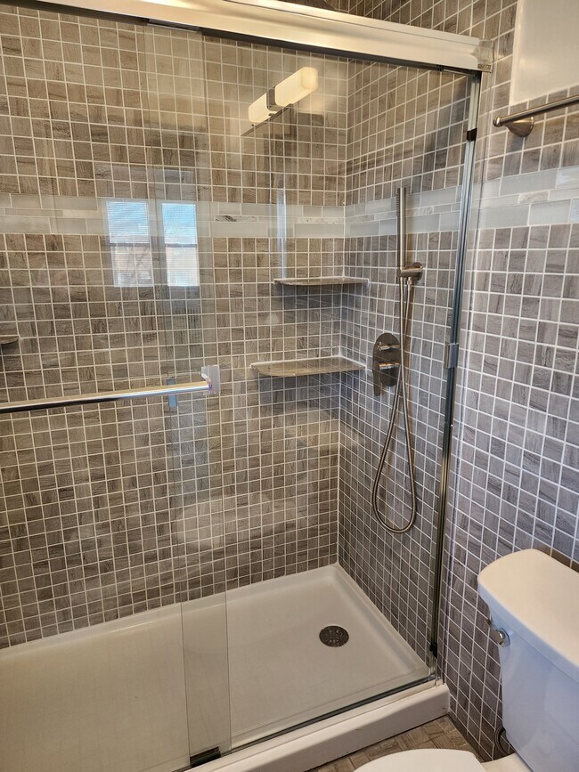 Bath - 9 Spruce Ave