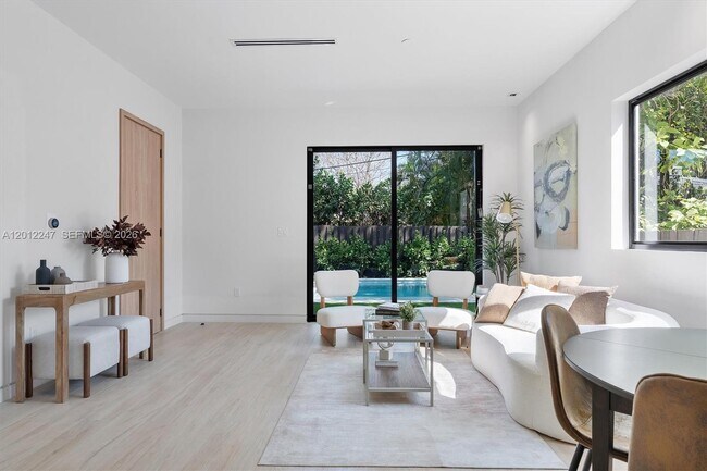 Building Photo - 4715 N Miami Ave
