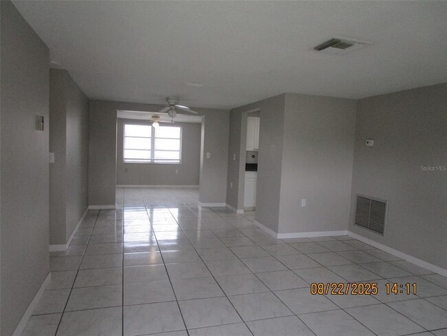 Building Photo - 1155 Royalwood Dr