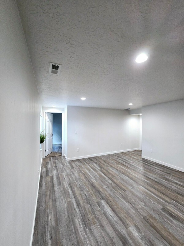Building Photo - 5338 Iron King Cove