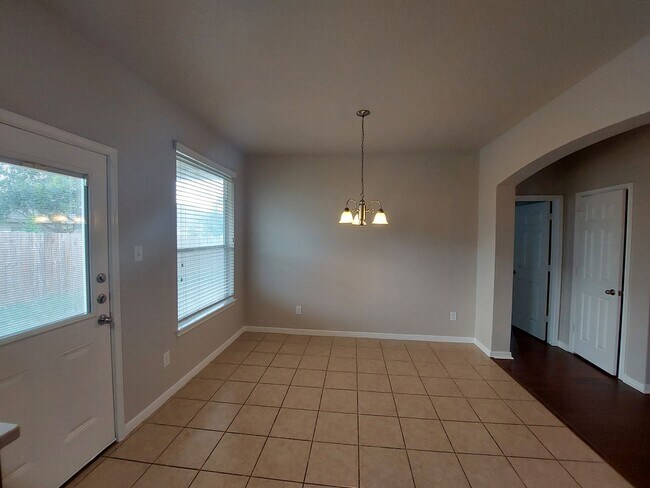 Building Photo - Lovely 4 Bedroom Home with Master Downstai...