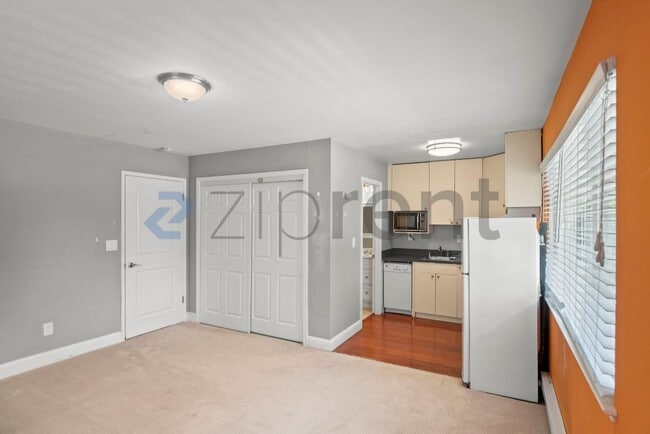 Building Photo - Unit