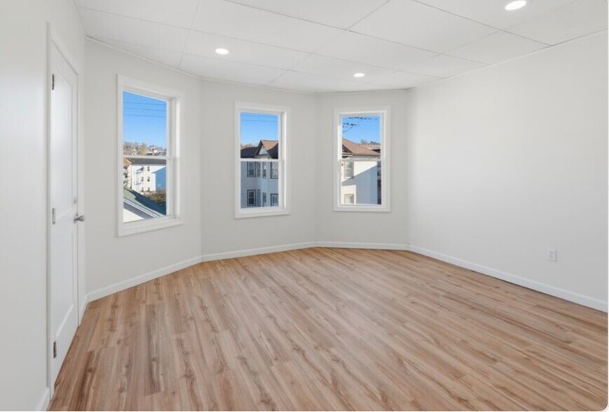 Building Photo - 32 Oregon St