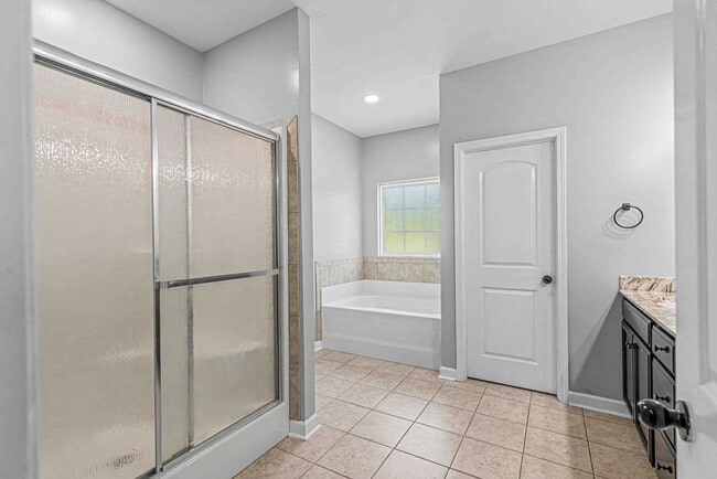 Building Photo - 125 Bridgeport Dr