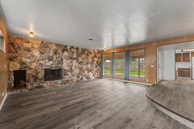 Building Photo - Beautiful 2-Bedroom Home on Corner Lot with RV Parking & Spacious Backyard