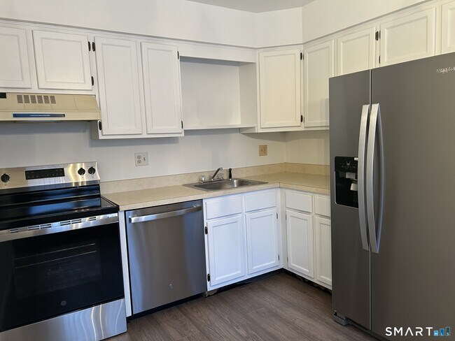 Building Photo - 43 Valley Dr