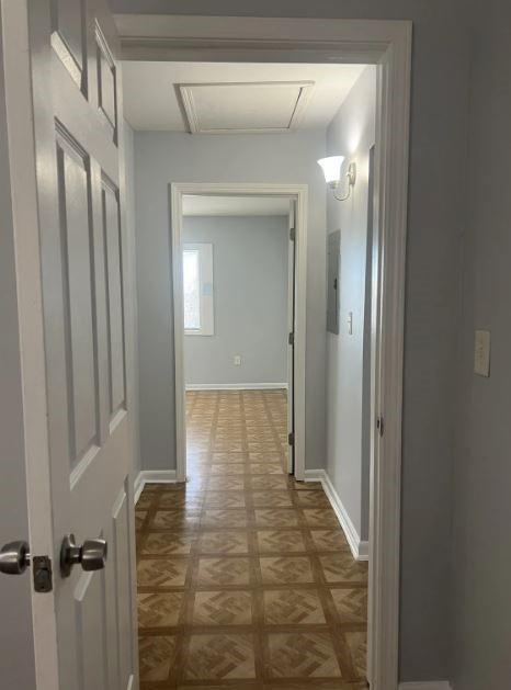 Building Photo - 305 W Oak St