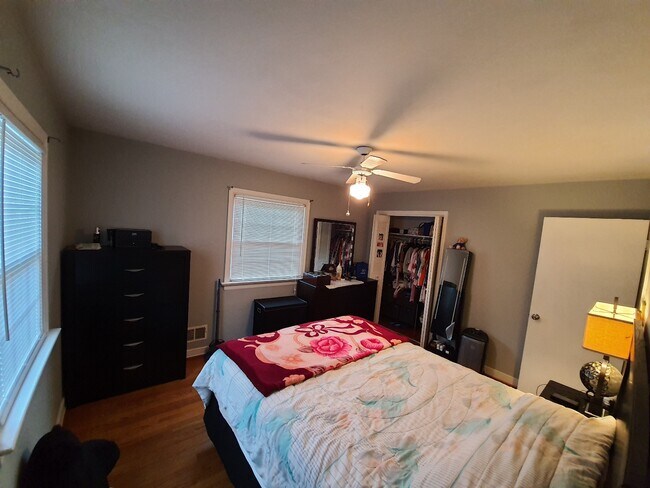 Building Photo - 5320 Lingle Ln