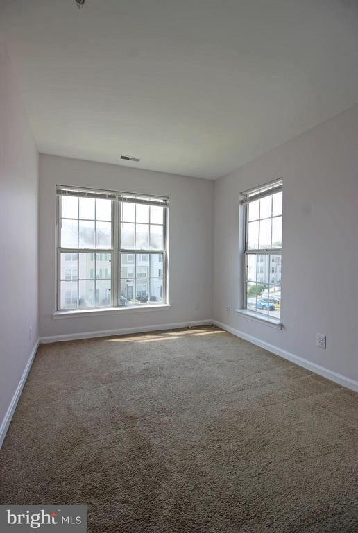 Building Photo - 622 Sprite Way