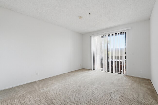 Building Photo - 2559 Plaza del Amo