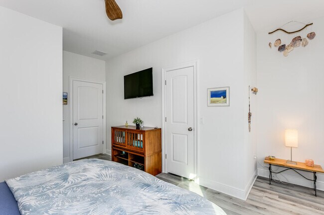 Guest room - 714 W Main St