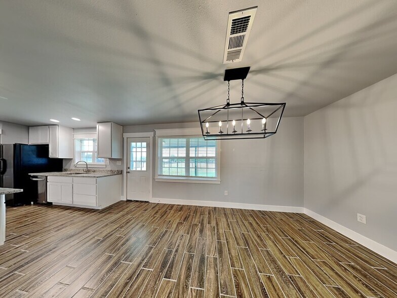 Building Photo - 1875 Pvt Rd 5273