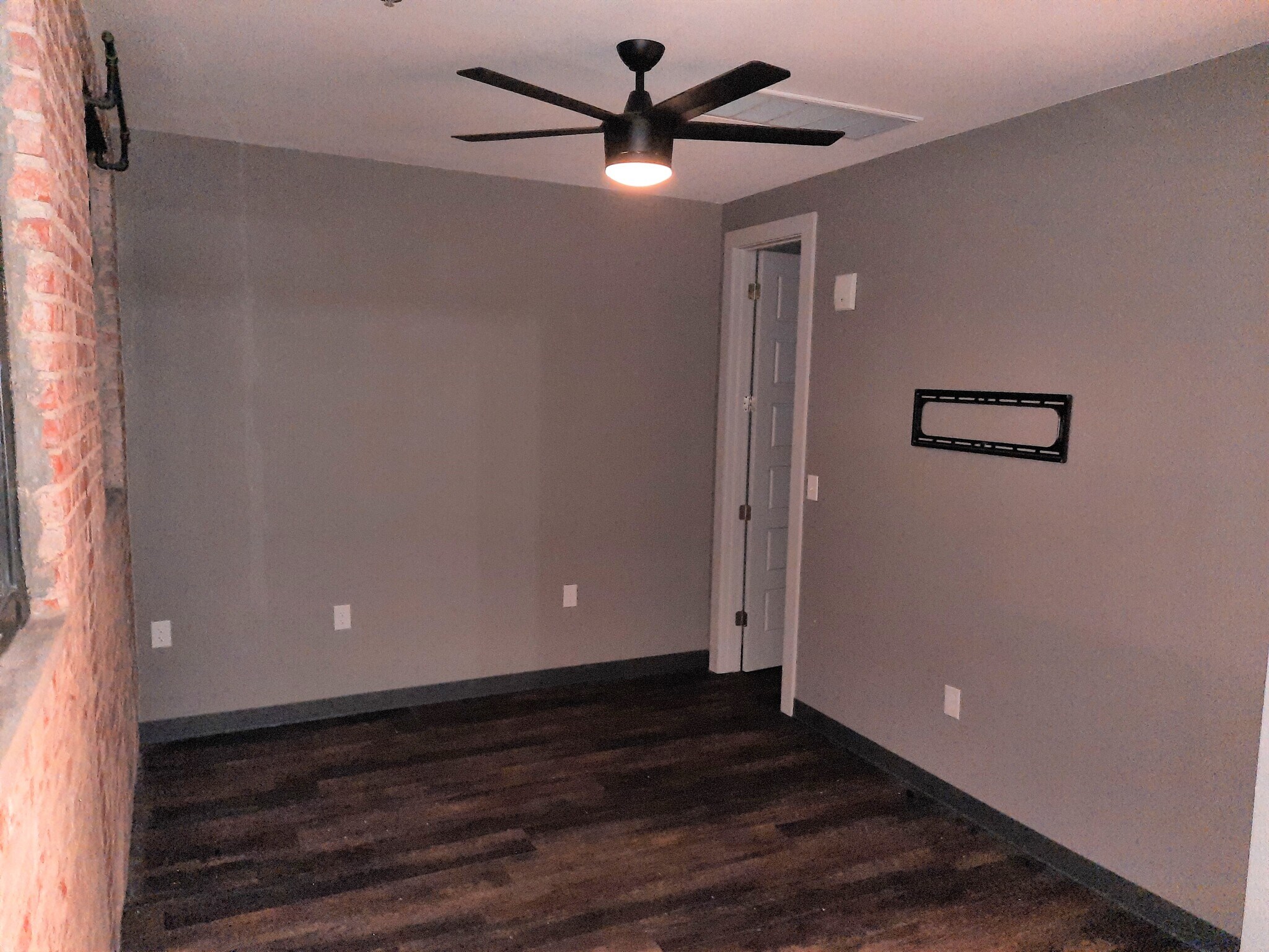 Building Photo - 901 9th St