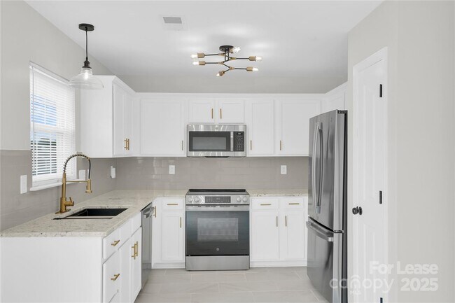 Building Photo - 12915 Deaton Hill Dr