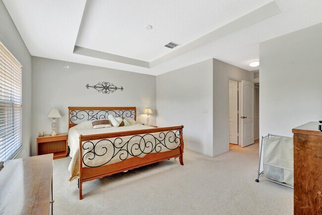Building Photo - 2061 SE Glen Ridge Dr