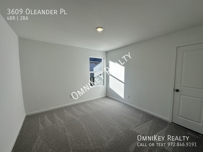 Building Photo - 3609 Oleander Pl