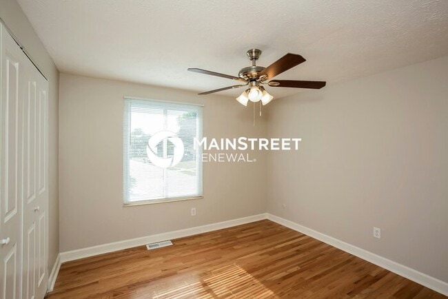 Building Photo - 5 Bedroom Pet-Friendly Home in INDIANAPOLIS, IN with Main Street Renewal