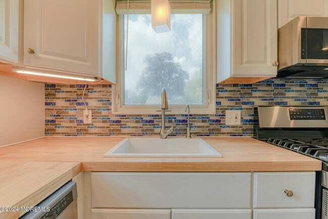 Building Photo - 35 Auburn St