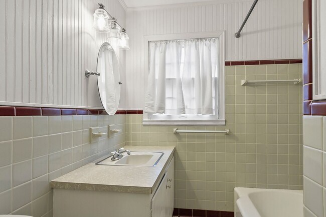 Building Photo - Druid Hills Charmer Available NOW!