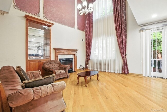 Building Photo - 77-16 Kew Forest Ln