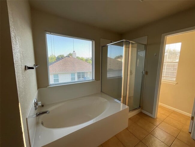 Building Photo - 4427 Meadowside Ln