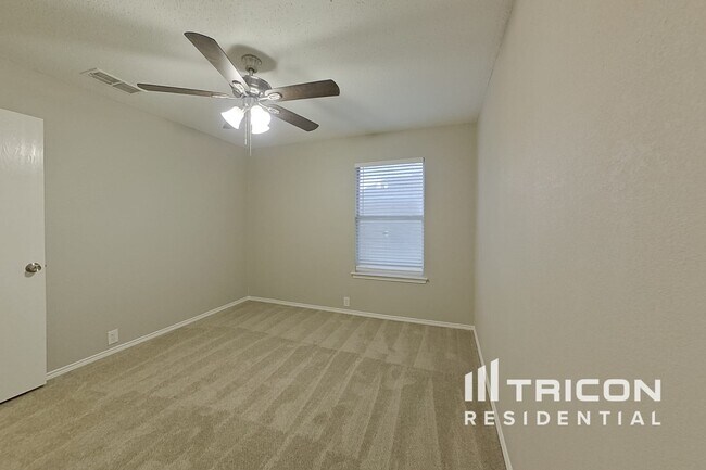 Building Photo - 820 Norfolk Dr