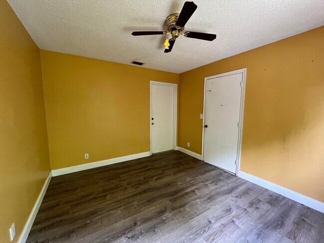 Building Photo - 5855 Timber Valley Dr