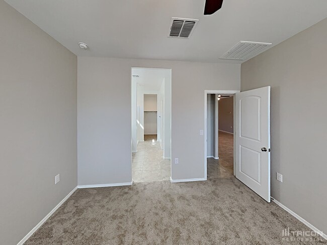 Building Photo - 5165 E Sharbel Rd