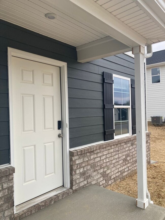 Building Photo - New & Improved Price!