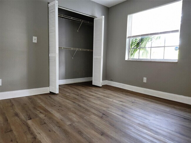 Building Photo - 475 St