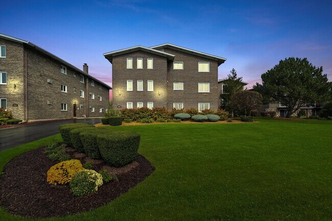 Building Photo - 9016 W 140th St