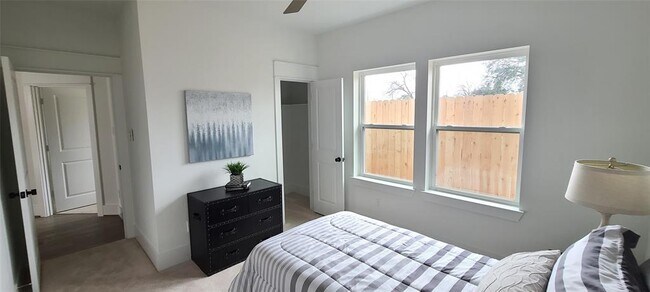 Building Photo - 311 Cyclamen St