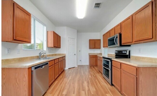 Building Photo - 27018 Rustic Cabin