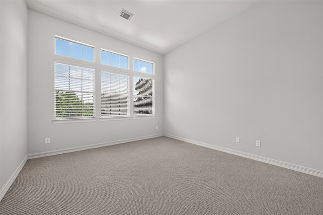 Building Photo - 8602 Two Sisters Ct