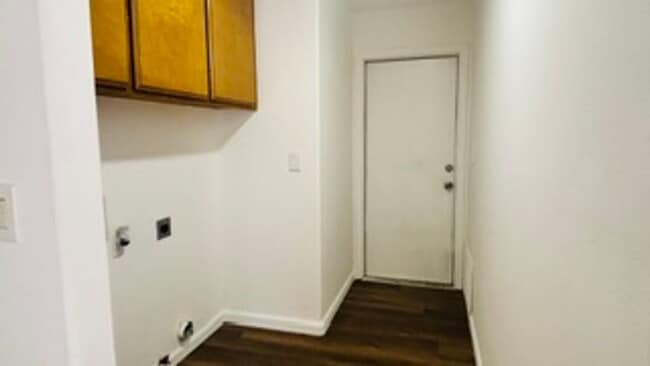 Building Photo - 633 Las Colinas St