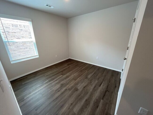 Building Photo - Pre-Leasing Now | Beautiful 3 Bedroom, 2 Bath Home in Barberry Court with Community Playground Ac...