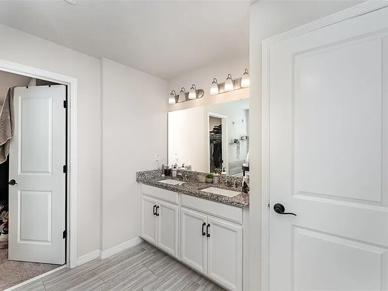 Building Photo - 13532 Palmera Vista Dr