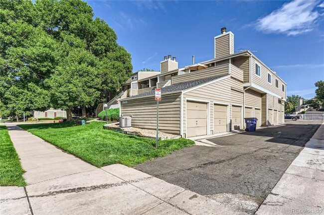 Building Photo - Newly Remodeled Condo