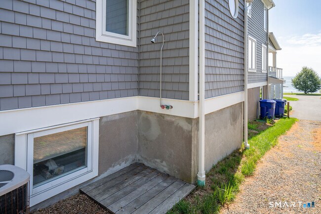 Building Photo - 133 Linden Ave