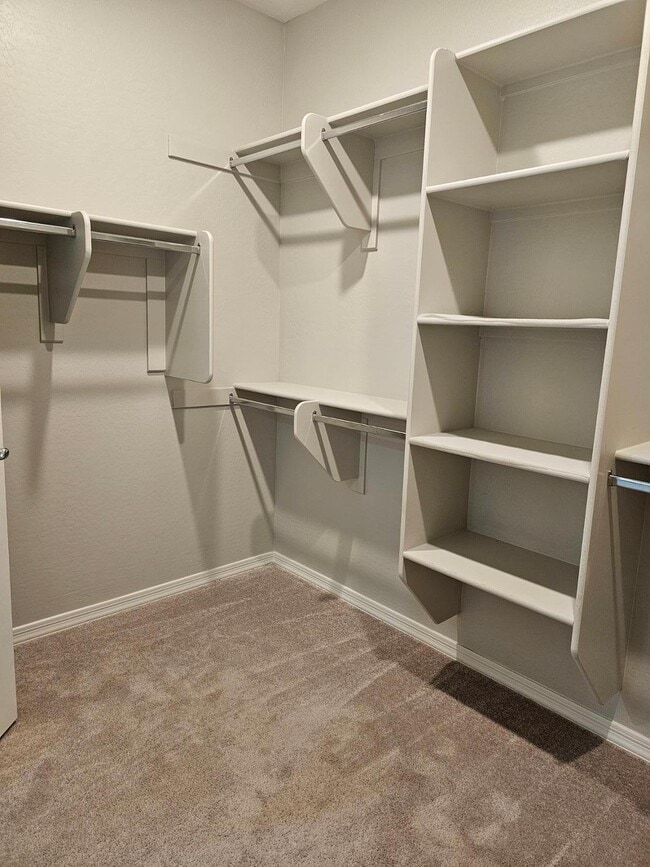 Building Photo - 15092 W Portland St