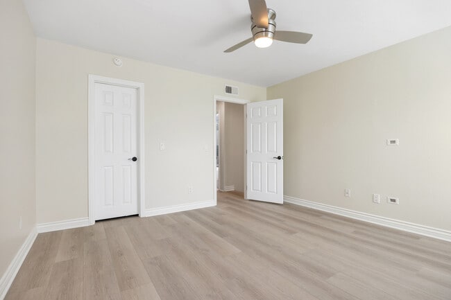 Building Photo - 844 Bluebell Ct