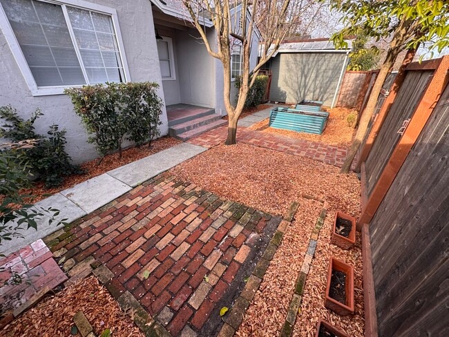 Building Photo - 201 H St