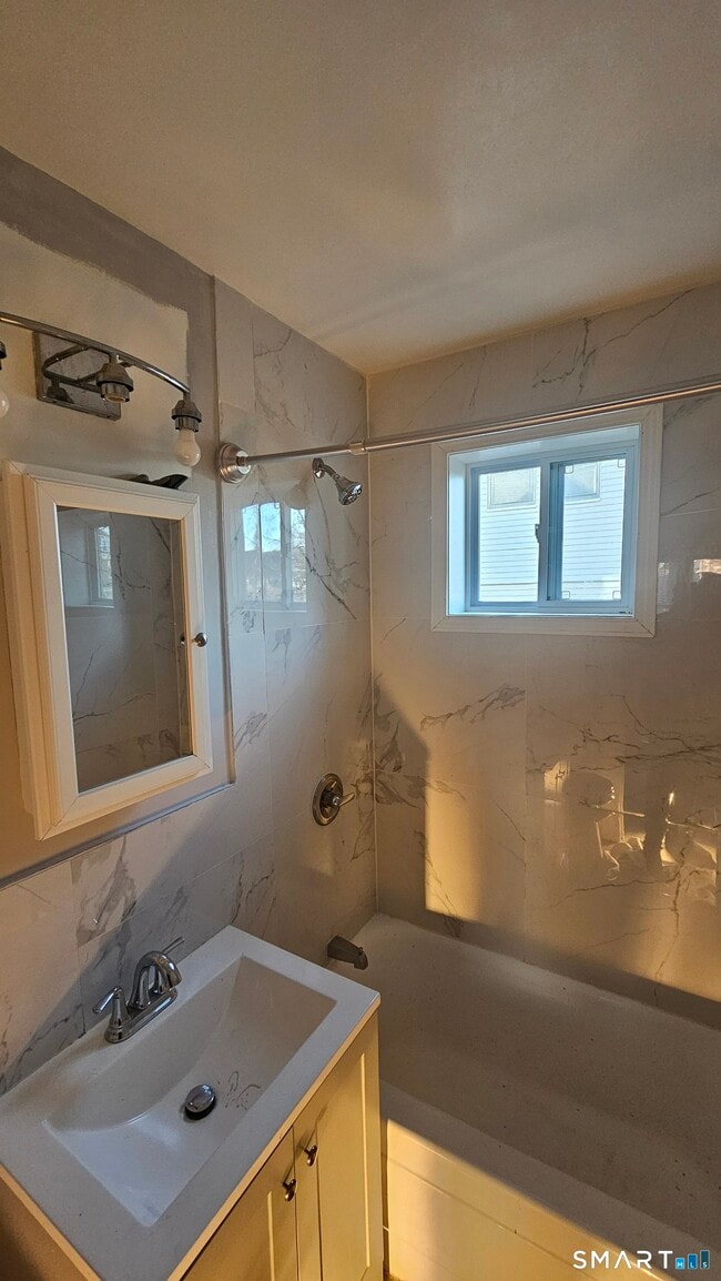 Building Photo - 120 Branford St