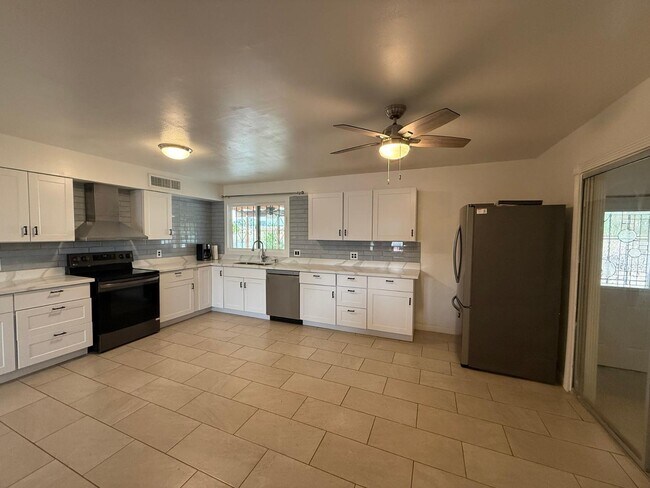 Building Photo - 2714 W Ellis Dr