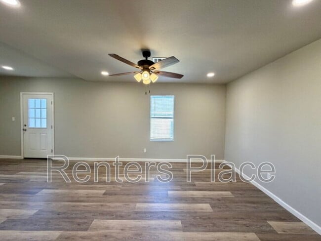 Building Photo - 108 E Mill Ave