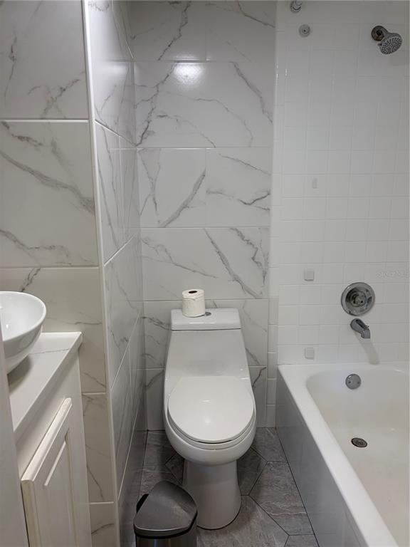 Building Photo - 6792 Tamarind Cir