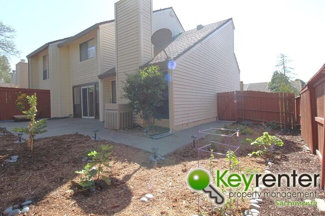 Building Photo - 8021 Sawgrass Cir
