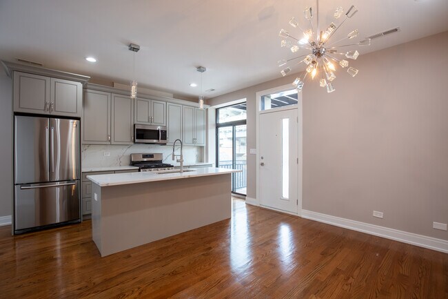 Building Photo - 2340 W 21st St