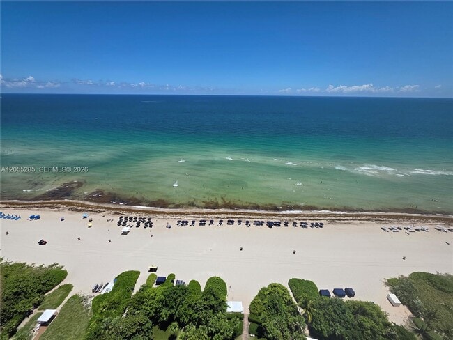 Building Photo - 17121 Collins Ave
